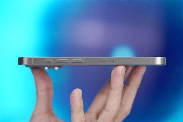 苹果皮重生！华强北iPhone 15 Pro美版改卡方案出炉：手机壳外置SIM卡